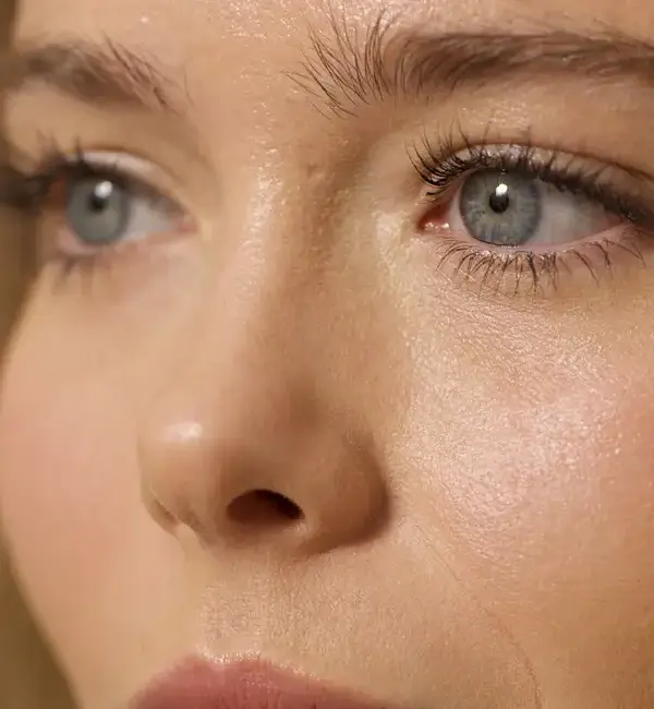 Ögonbrynstransplantation naturlig form, permanent resultat